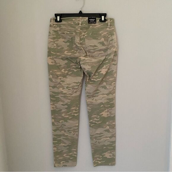 American Living Women’s Slimming Fit Camo Print Pants Size 4 - Picture 4 of 4